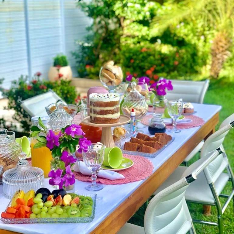 Buffet ou Mesa Central: Qual o Melhor Estilo de Decoração para seu Chá da Tarde?