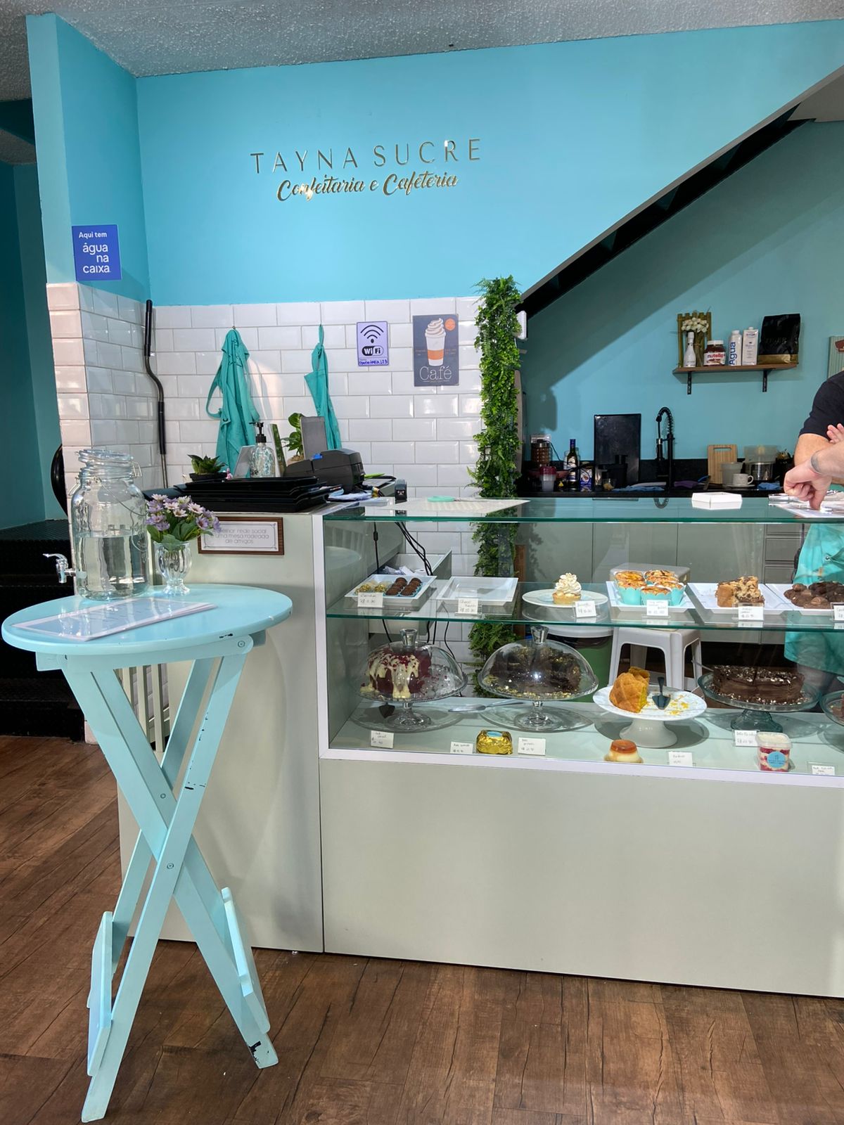 decoração de confeitaria pequena simples