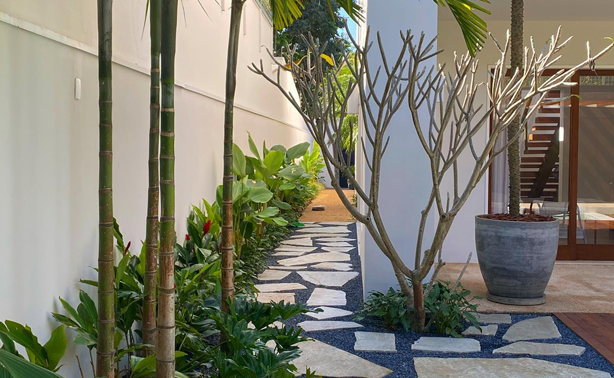 deck de madeira ou cimento queimado para corredor externo