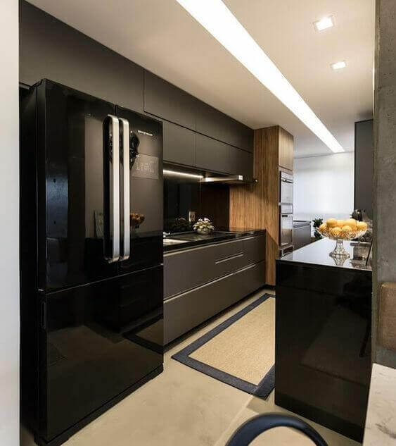 decoração de cozinha com geladeira preta