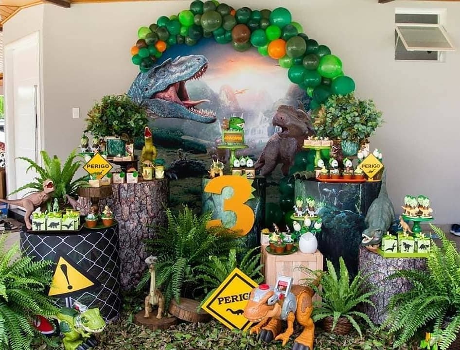 como fazer um painel de dinossauro para festa infantil