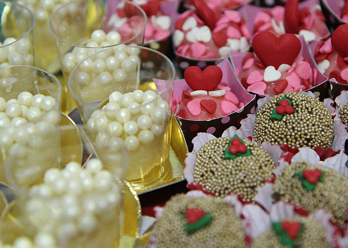 como fazer apliques de pasta americana para docinhos