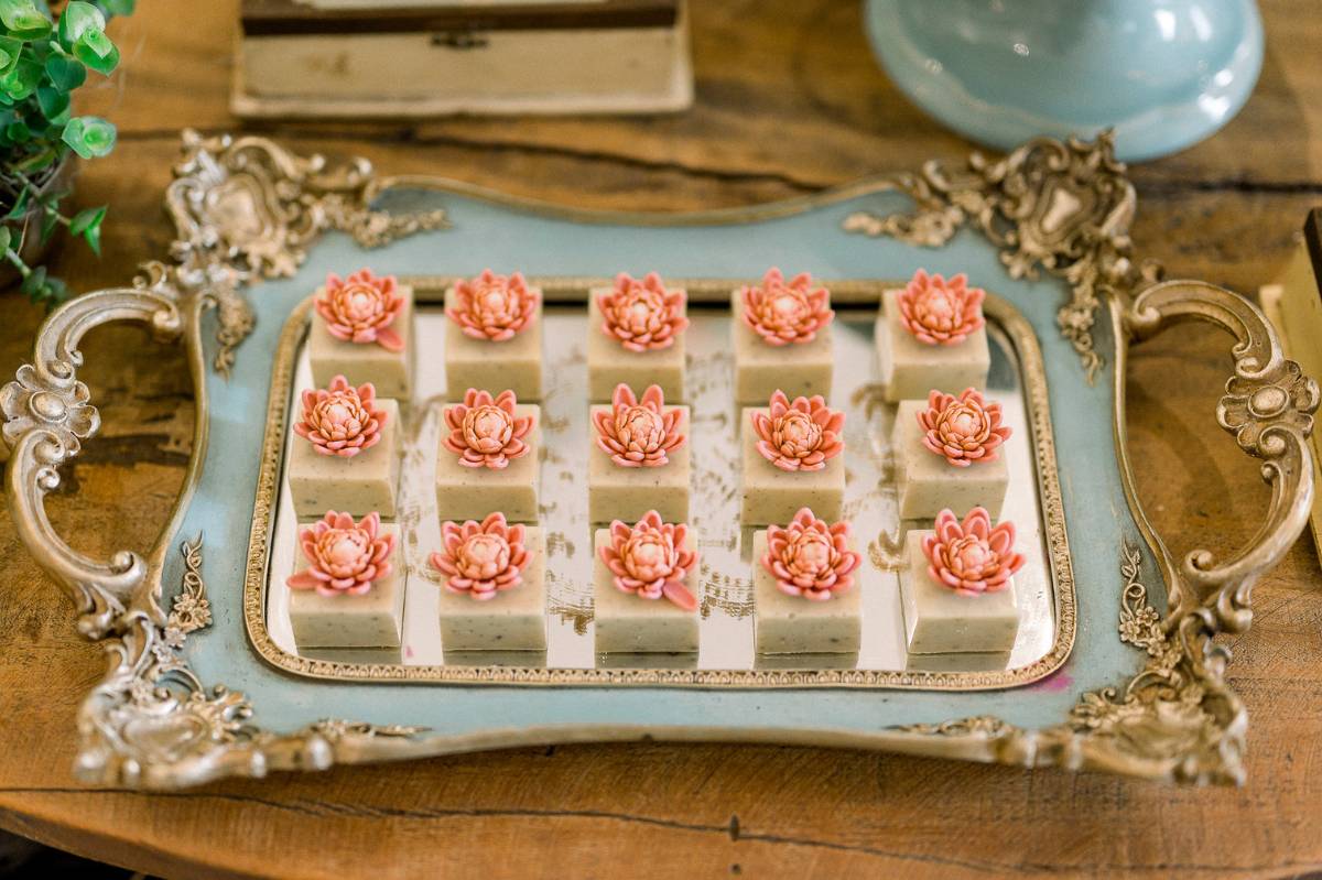 docinhos decorados vs. docinhos tradicionais