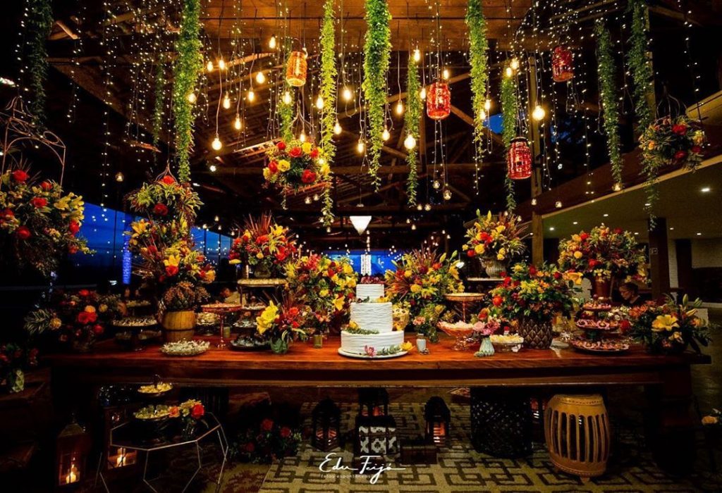 como usar velas na decoração de festa ao ar livre noturna