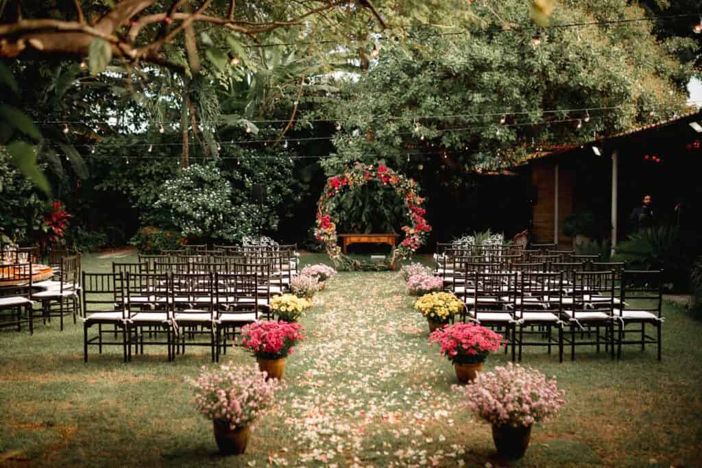 como usar velas na decoração de festa ao ar livre noturna