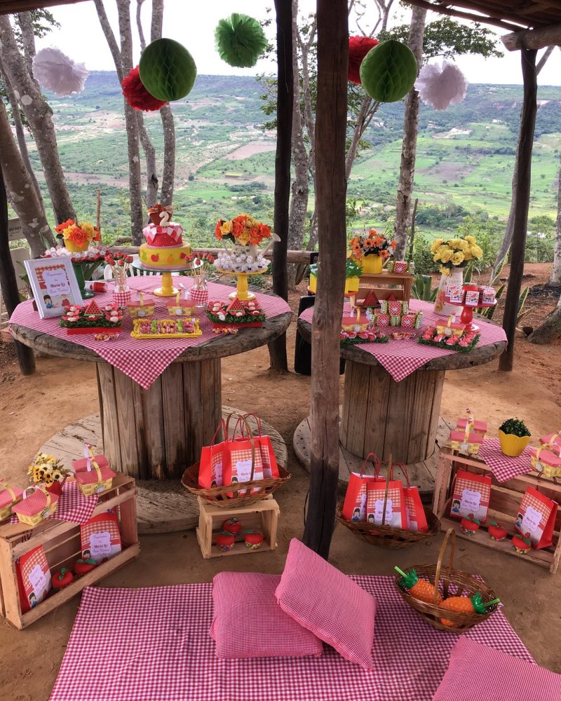 decoração de festa ao ar livre a noite