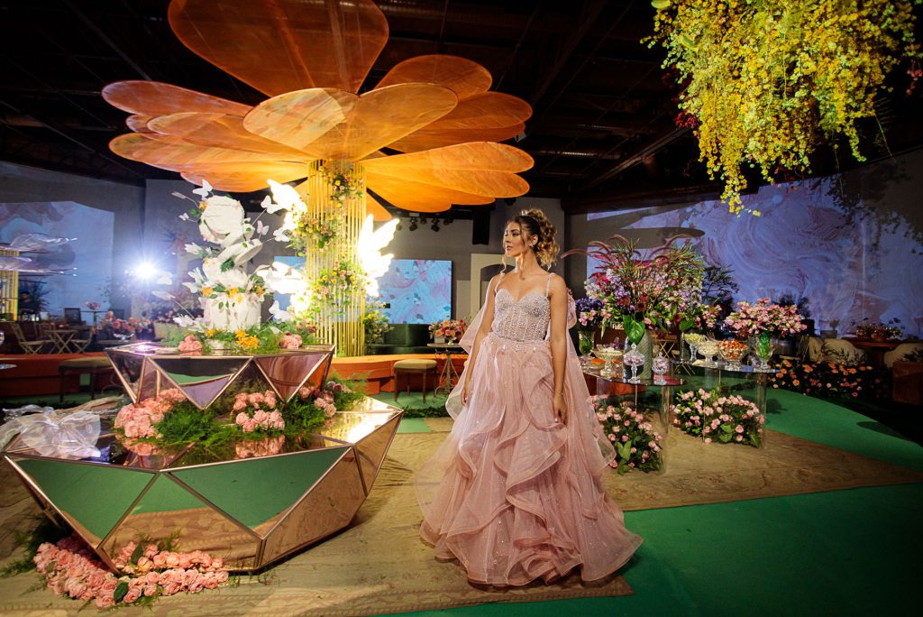 Decoração Minimalista para 15 Anos: Elegância e Economia