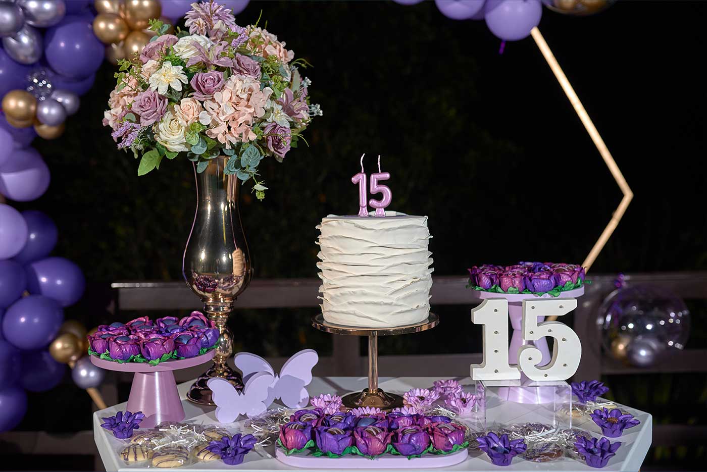 decoração de festa de 15 anos roxo