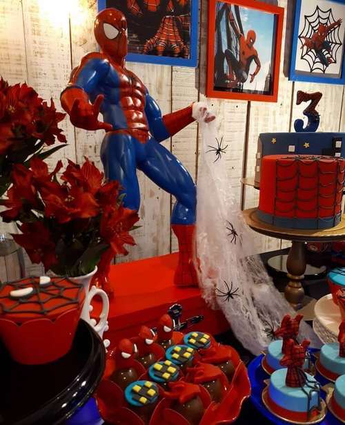 decoração de festa homem-aranha