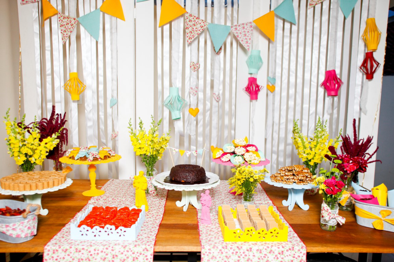 Receitas de Comidas Típicas Juninas que Também Decoram a Mesa