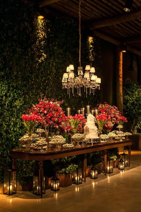 como fazer arco desconstruído com balões marrons e bege