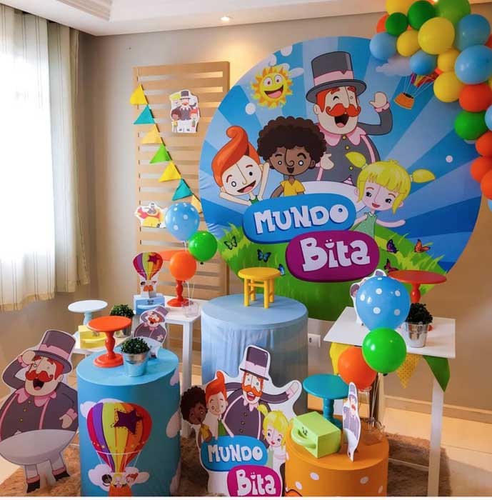 como fazer painel decorativo mundo bita menina