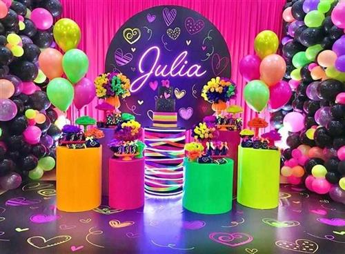 Mesa do Bolo Neon: Inspirações e Elementos Chave