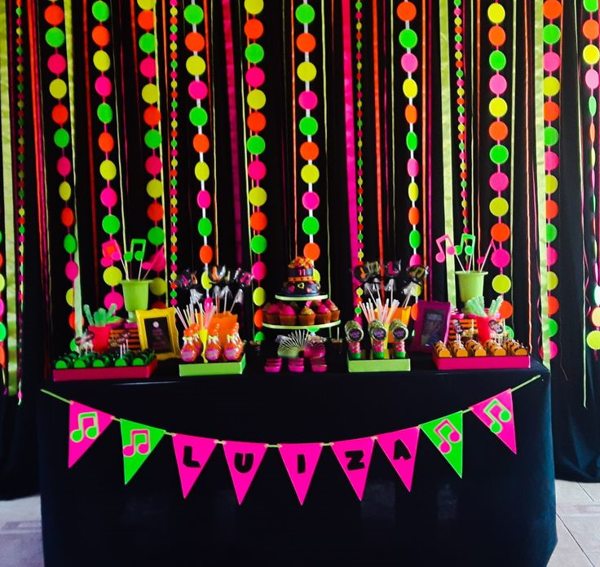 5 Dicas Essenciais para uma Festa Neon Inesquecível