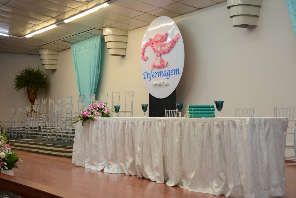 Onde Comprar Itens de Decoração de Formatura: Melhores Lojas e Kits Online