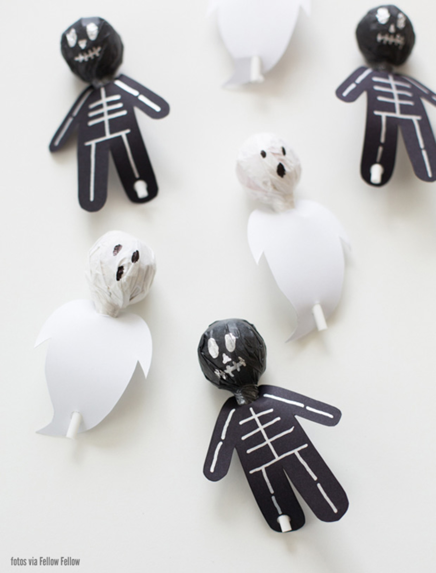 1. 10 Ideias de Decoração de Halloween DIY com Materiais Reciclados
2. Como Fazer Enfeites de Halloween Baratos e Criativos em Casa
3. Decoração de Halloween para Iniciantes: Guia Completo DIY
4. Transforme sua Casa para o Halloween: Dicas de Decoração Econômica
5. Receitas e Decorações Comestíveis para sua Festa de Halloween
6. Halloween na Escola: Decorações Simples e Divertidas