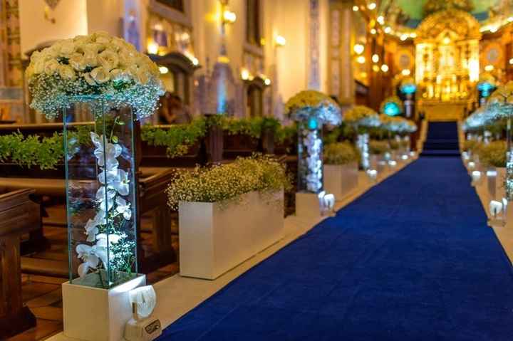 decoração de igreja azul e branco