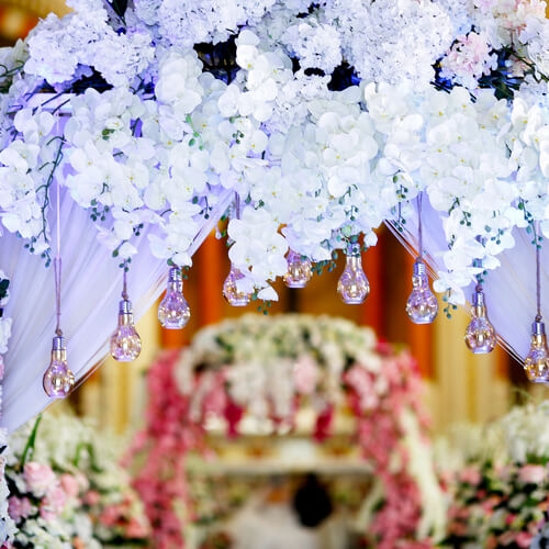 Como Decorar o Corredor e Altar da Igreja para um Casamento Inesquecível
