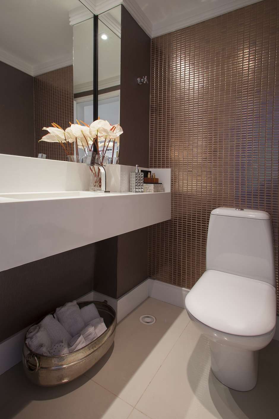 5 ideias de decoração para lavabos modernos
Como escolher revestimentos para lavabo em 2026
Iluminação e espelhos: o segredo para um lavabo elegante
Acessórios que transformam seu lavabo
Tendências de cores e materiais para lavabos