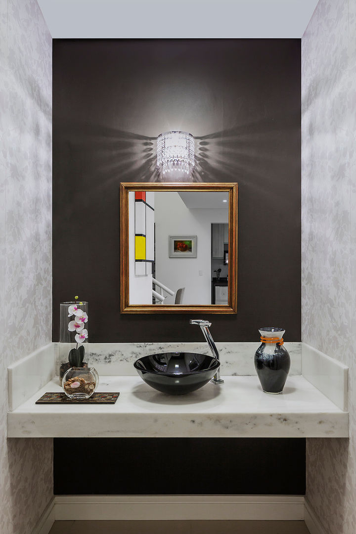 5 ideias de decoração para lavabos modernos
Como escolher revestimentos para lavabo em 2026
Iluminação e espelhos: o segredo para um lavabo elegante
Acessórios que transformam seu lavabo
Tendências de cores e materiais para lavabos