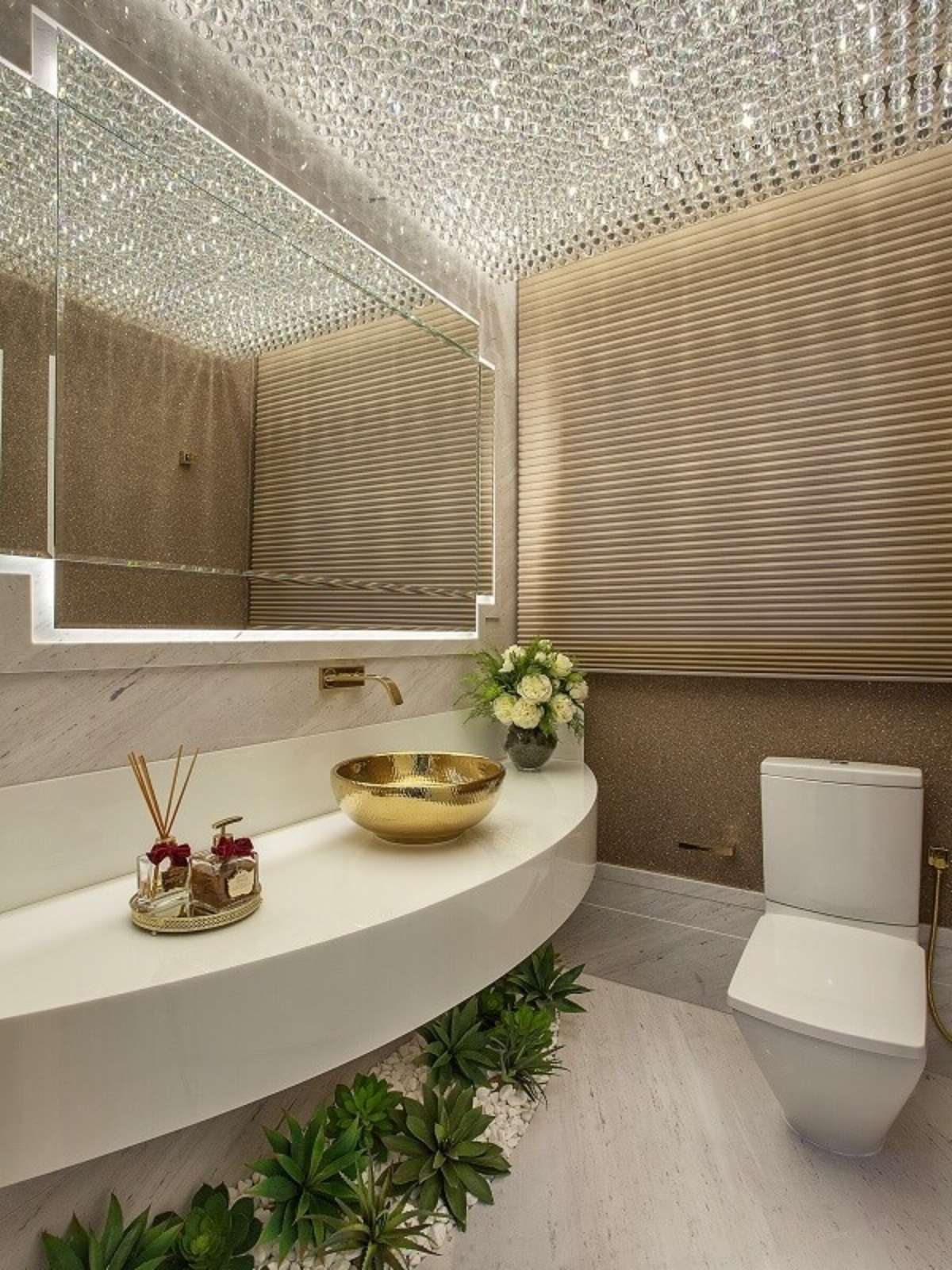 5 ideias de decoração para lavabos modernos
Como escolher revestimentos para lavabo em 2026
Iluminação e espelhos: o segredo para um lavabo elegante
Acessórios que transformam seu lavabo
Tendências de cores e materiais para lavabos