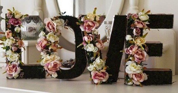 Ideias Criativas para Usar Letras Decorativas em Salas de Estar