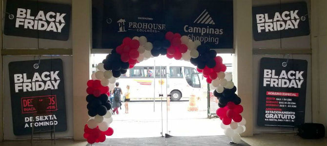 O Poder dos Balões e Adesivos na Ambientação da sua Loja para a Black Friday