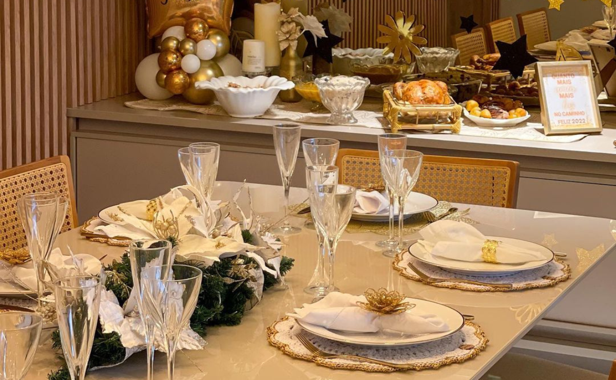 quanto custa decorar mesa ano novo simples