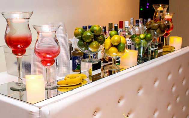 quanto custa decorar mesa de bebidas simples