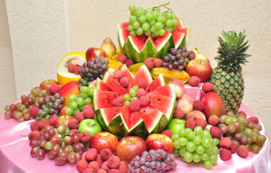 ideias criativas mesa de natal com frutas