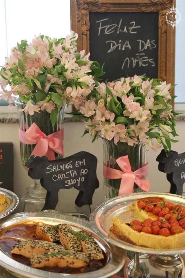 como fazer centro de mesa dia das mães com flores naturais