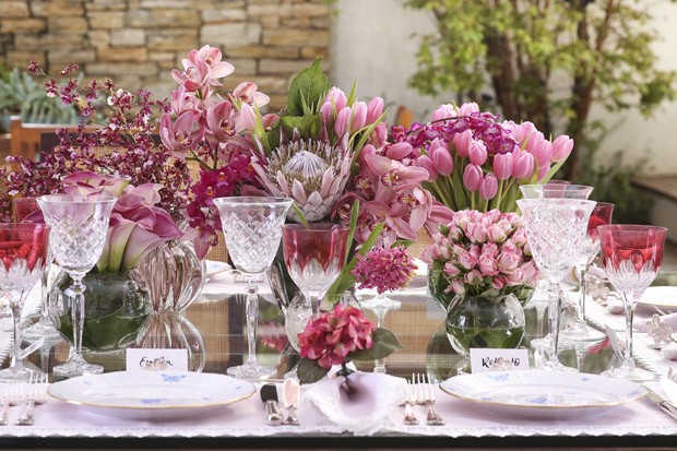 mesa posta dia das mães vs mesa posta romântica