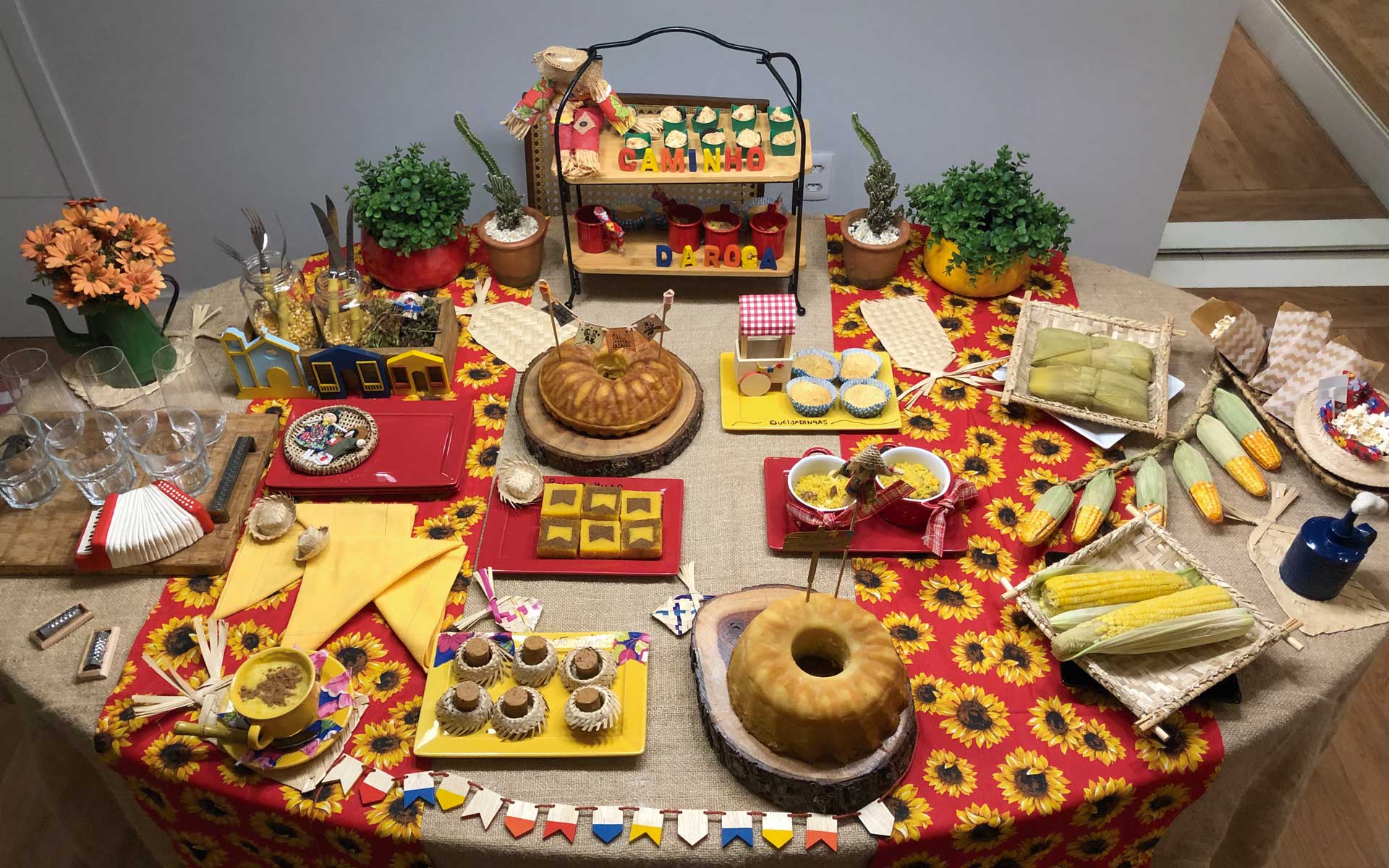 1. Decoração de Mesa Junina: Guia Completo para um Arraiá Inesquecível
2. DIY Centro de Mesa Junino: Ideias Criativas e Econômicas
3. Como Montar uma Mesa de Doces Junina Irresistível
4. Servindo com Estilo: Dicas para uma Mesa Posta Junina Autêntica
5. Elementos Essenciais para uma Decoração de Festa Junina de Sucesso