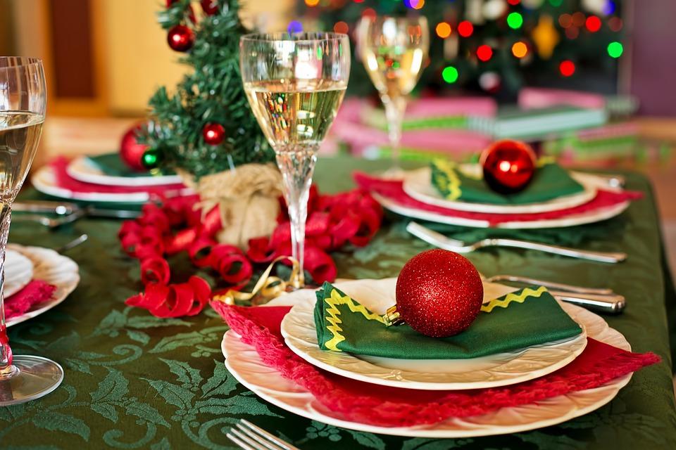 Como Criar uma Mesa de Natal Elegante Gastando Pouco