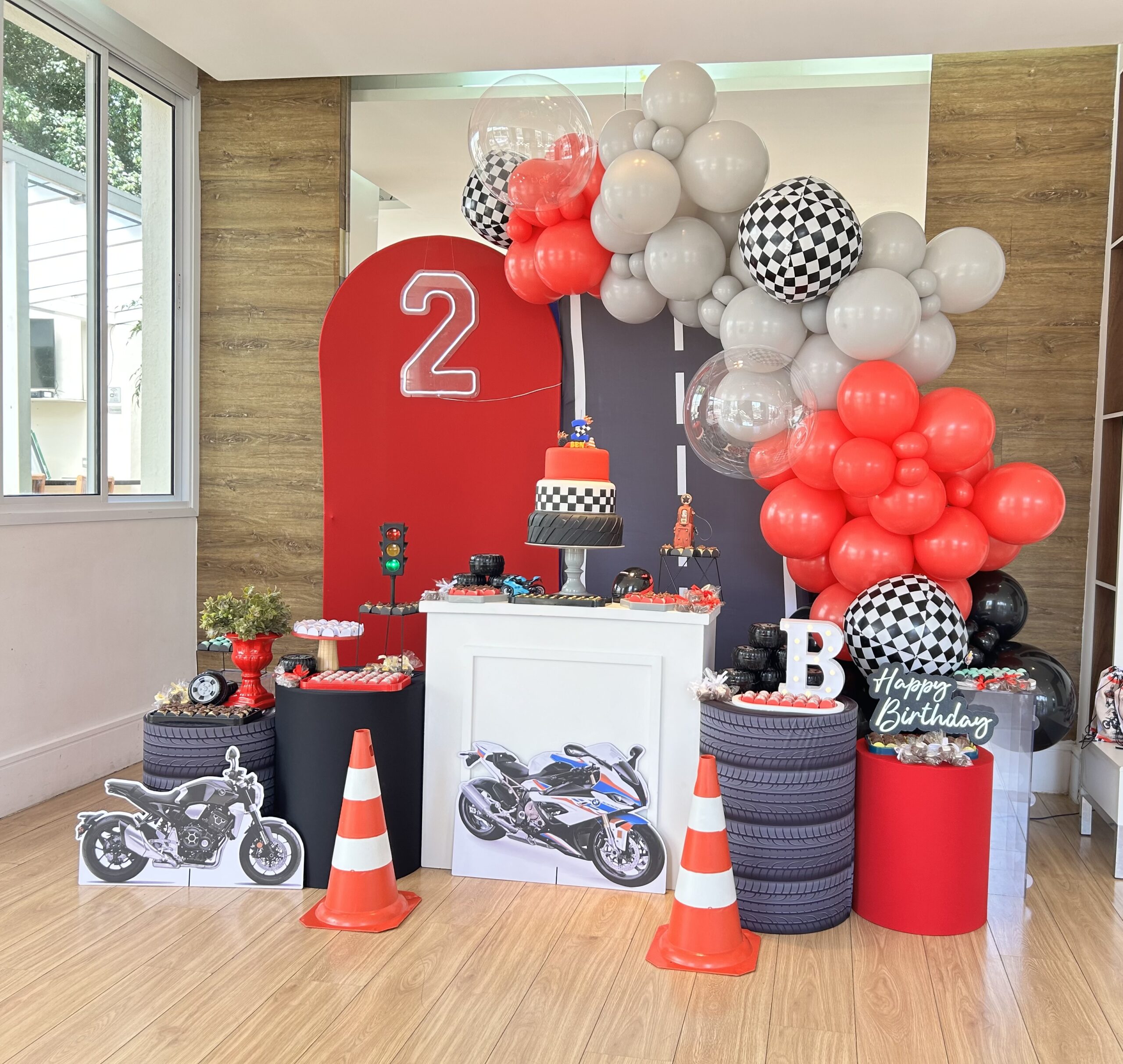 DIY: Crie seus próprios displays de mesa de moto para a festa