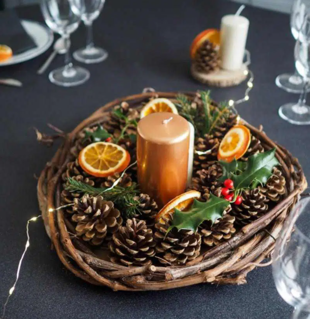 centro de mesa natalino com velas e pinhas passo a passo