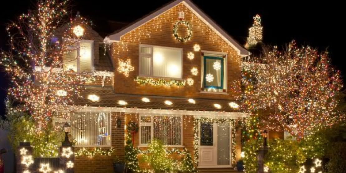 5 ideias de títulos:
1. Decoração de Natal 2025: Tendências Minimalistas e Naturais
2. Guia Completo: Como Montar sua Árvore de Natal Perfeita
3. Natal Econômico: Dicas Criativas para Decorar sem Gastar Muito
4. As Cores do Natal 2025: Fuja do Vermelho e Verde Tradicional
5. DIY de Natal: Crie Enfeites Incríveis com Materiais Recicláveis