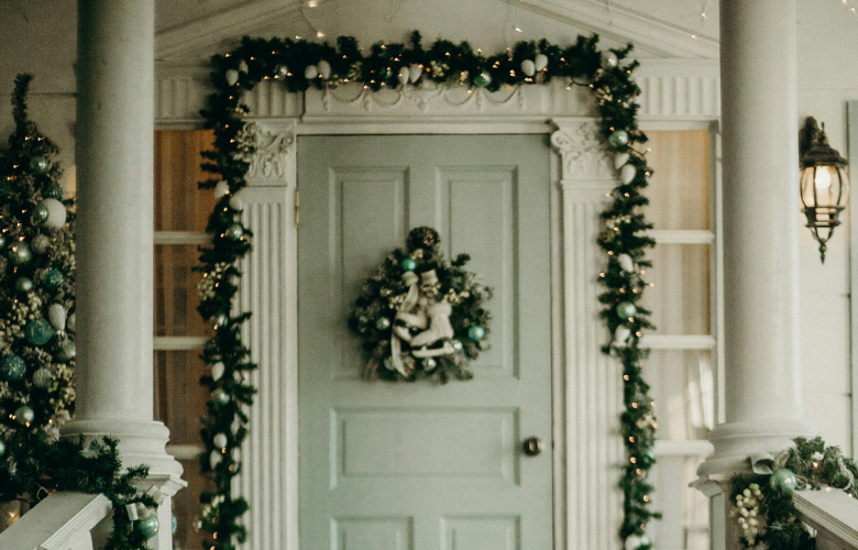 5 Maneiras Criativas de Decorar Colunas para o Natal