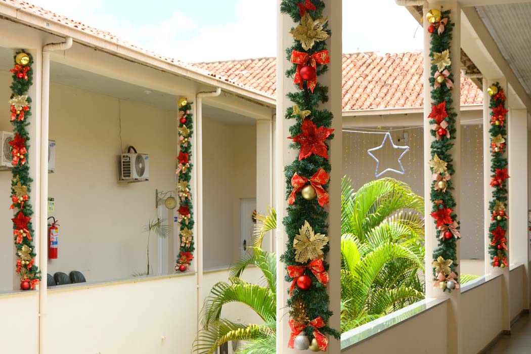 decoração de natal em pilares