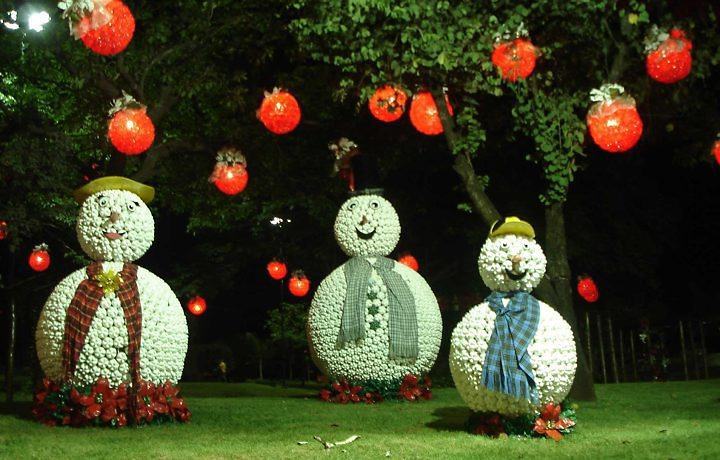 decoracao natal externa simples vs elaborada