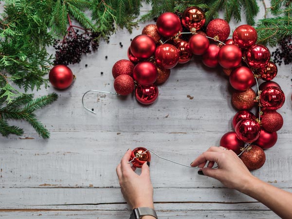 Como Montar uma Árvore de Natal Perfeita em 7 Passos