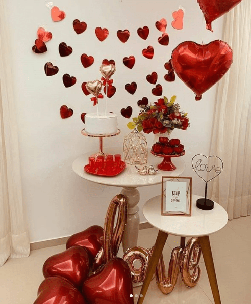 Mesa do Bolo e Painel: Dicas para um Noivado Intimista e Charmoso