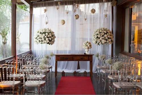 5 ideias de títulos:
1. Painel de Casamento DIY: Crie um Cenário Incrível Gastando Pouco
2. Tendências de Decoração de Casamento 2025: Minimalismo e Sustentabilidade
3. Flores para Casamento: Opções Econômicas e Elegantes
4. Materiais Criativos para Painéis de Casamento: Tecidos