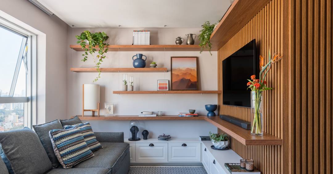Decoração de Sala Pequena: Otimizando Espaço com Prateleiras e Nichos