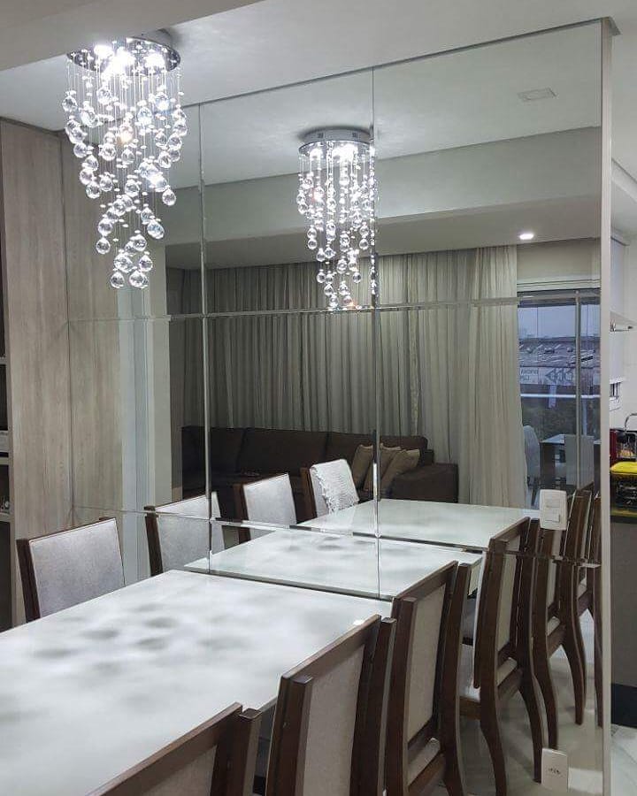 decoração de parede de sala de jantar com espelho