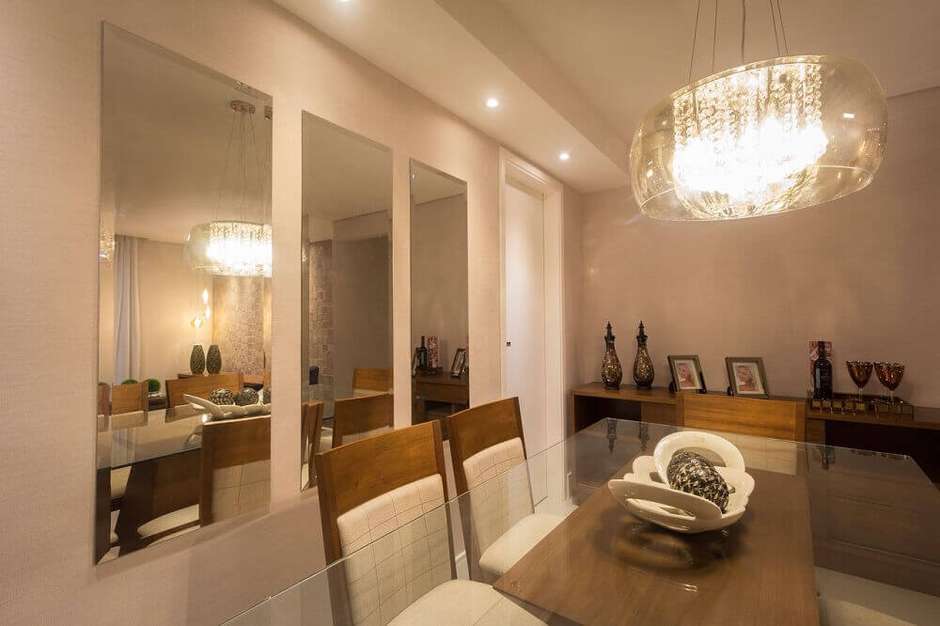 decoração de parede de sala de jantar com espelho