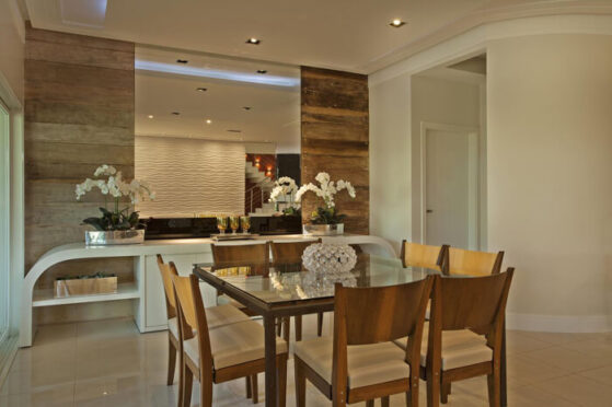 decoração de parede de sala de jantar com espelho