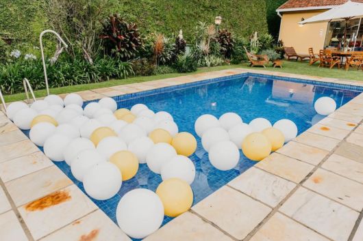 erros comuns decorar piscina réveillon evitar