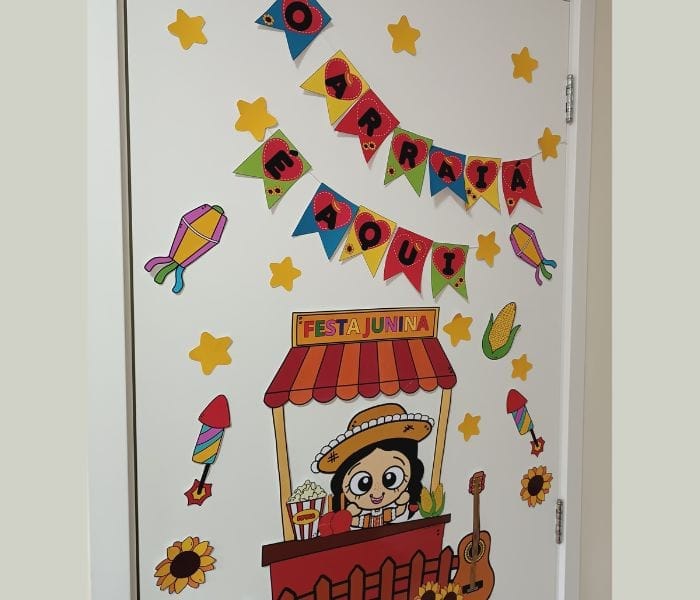 decoração de porta festa junina