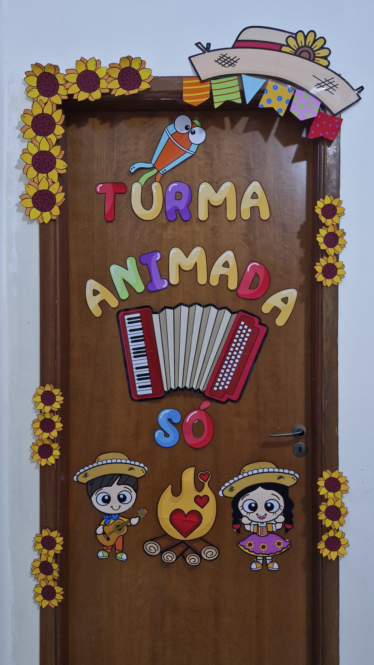 decoração de porta festa junina